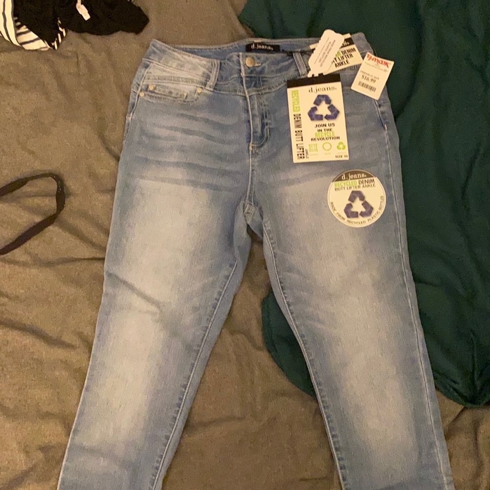 Women’s size 10 Jeans. Brand is d.jeans. Light Denim color